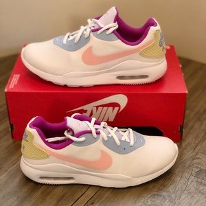 NEW - Women’s Nike Air Max Oketo